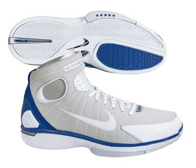 Kobe Bryant basketball shoes picture: Nike Air Zoom Huarache 2K4 white and blue