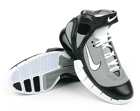 Kobe Bryant basketball shoes picture: Nike Air Zoom Huarache 2K5 black, 