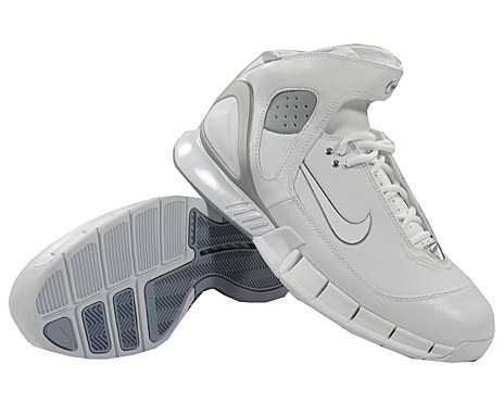 Kobe Bryant basketball shoes picture: Nike Air Zoom Huarache 2K5 white and grey