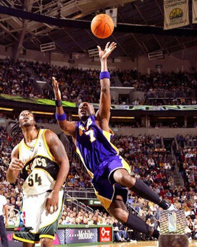 Lakers Players Picture: Lamar Odom attacking the basket