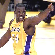 Shaquille O'Neal dedicates his point to his father